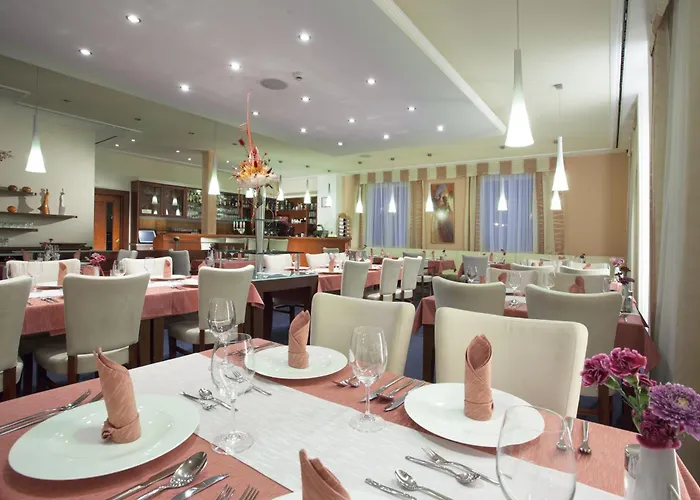 מלון Francis Palace 4*